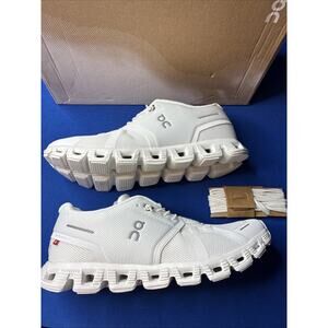On Cloud 5 All White Women’s Running Shoes Size 8 NiB 59.98902